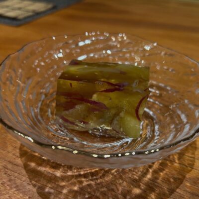 . 焼きなすと菊の煮凝り 食用菊は…