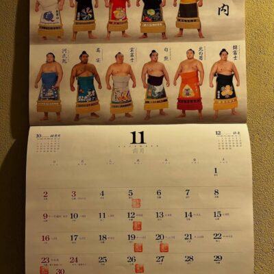 . 11月のおやすみは紅スタンプを押してる所です よろしくお願い…